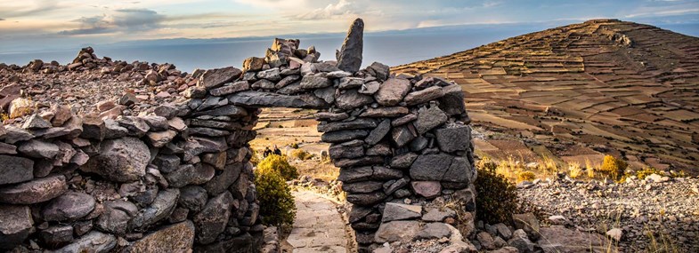 Circuit Pérou - Jour 8 : Llachon (3850 m) - Taquile (3820 m) - Uros - Puno (3820 m)