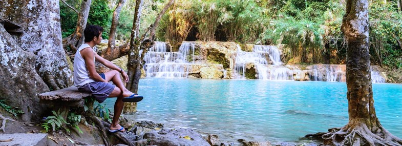 Cascade de Kuang Si Laos entre solos