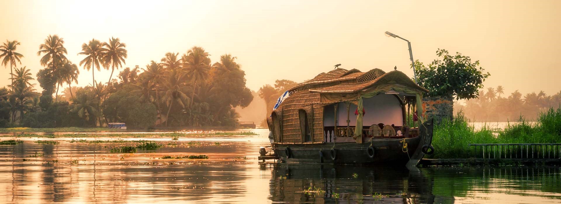 houseboat back waters kerala