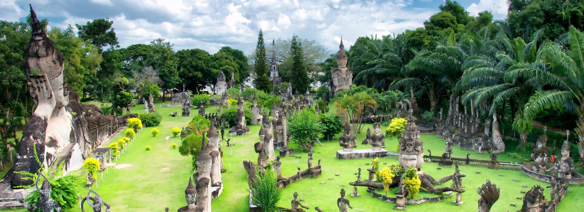 Visiter le parc des bouddhas entre solos au Laos